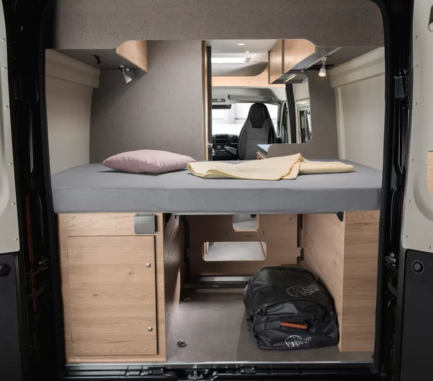 det_globetrail_active_600-ds_ds-heck_ret_290425_04