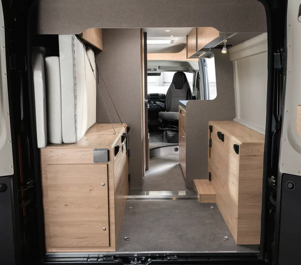 det_globetrail_active_600-ds_ds-heck_ret_290425_06